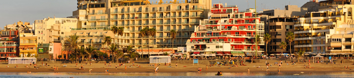 Las Palmas Canteras beach view to Reina Isabel Hotel and Farylaga holiday apartment rentals