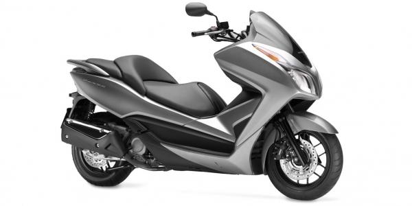 scooter 300 ccm motorbike class with 25 hp strong and fast for driving license A2
