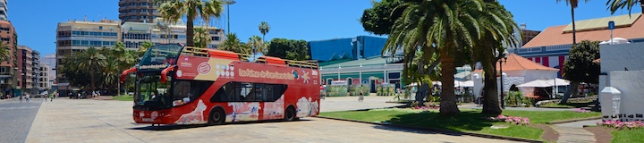 Foto vom roten Doppeldecker Sightseeing Bus im Parque Santa Catalina